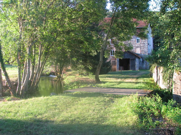 le gite du moulin PIongo vu de dos le gite du moulin PIongo vu de dos