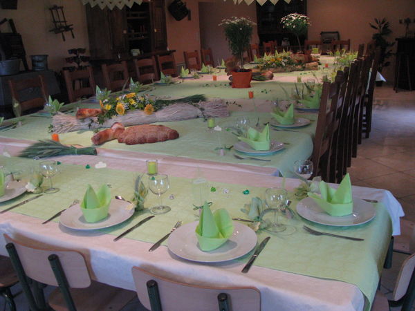 table chevaleresque de 40 convives table chevaleresque de 40 convives