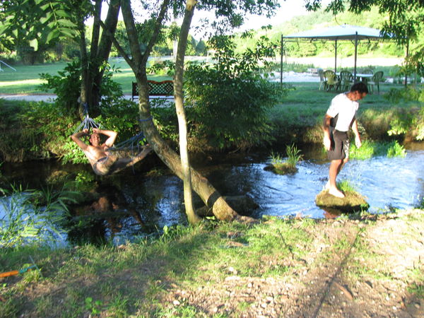 relax au dessous du ruisseau relax au dessous du ruisseau