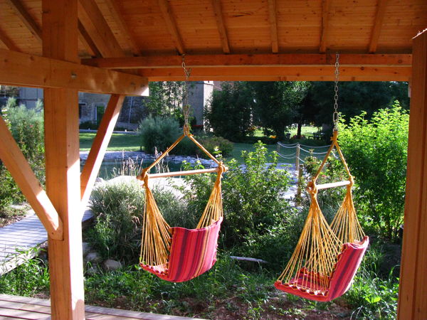 hamac sous le poolhouse-gite campagne