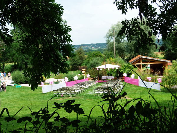 parc de la piscine g&icirc;te pour mariage