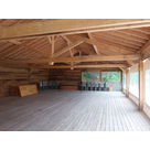 l'int&eacute;rieur du chapiteau en bois