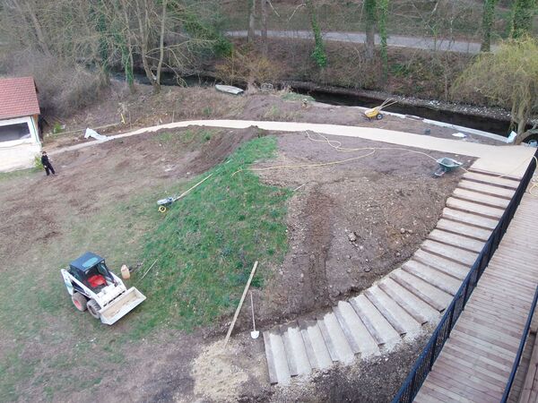 construction de la butte et de l'escalier