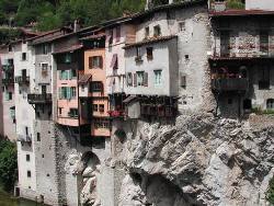 village suspendu Pont-en-Royans (à 55km)